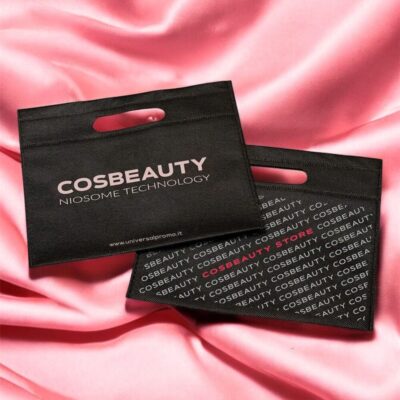 Shopper tnt colorate maniglia incisa tnt per negozio cosmetica skincare personalizzate a 1 o 2 colori